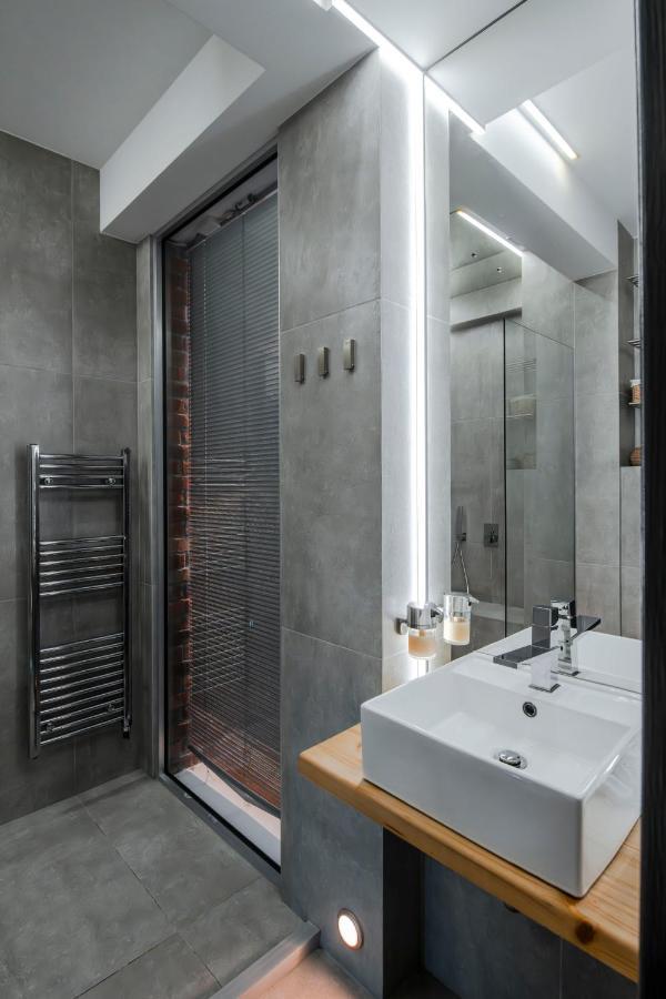 Апартаменти Cinematique - Designer 1bd On Solunska *